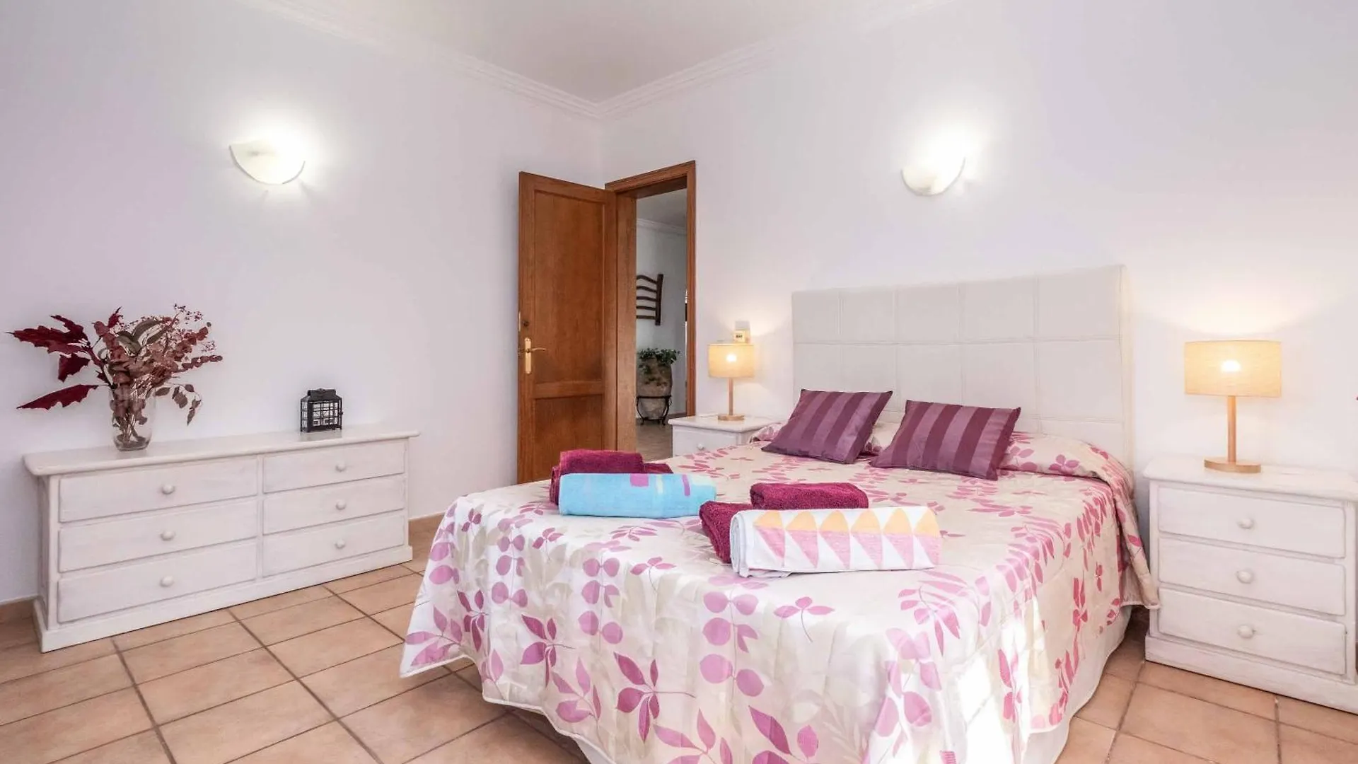 Villa Alaris Санто Томас 0*,